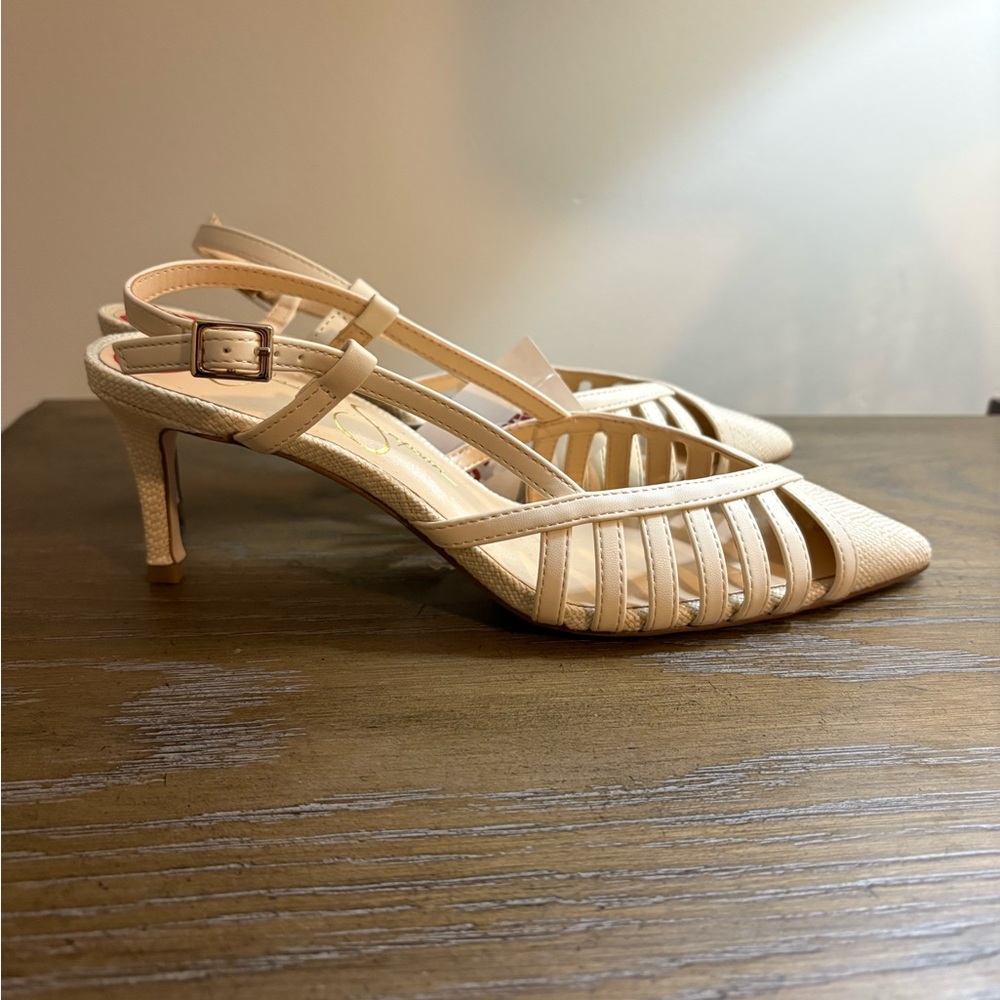 Perfect nude kitten heel